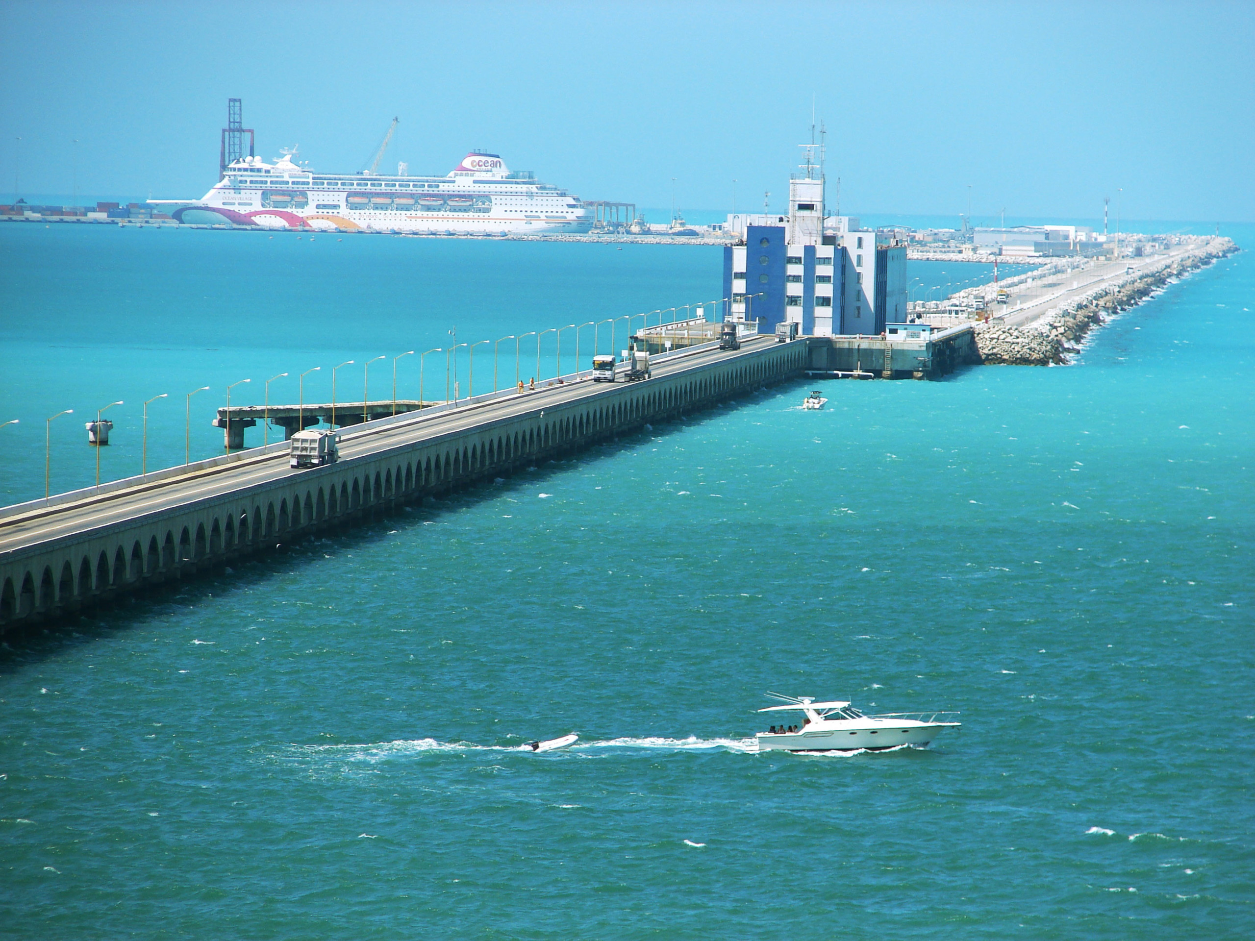 Progreso + Chelem — playa tranquila y puerto pesquero yucateco