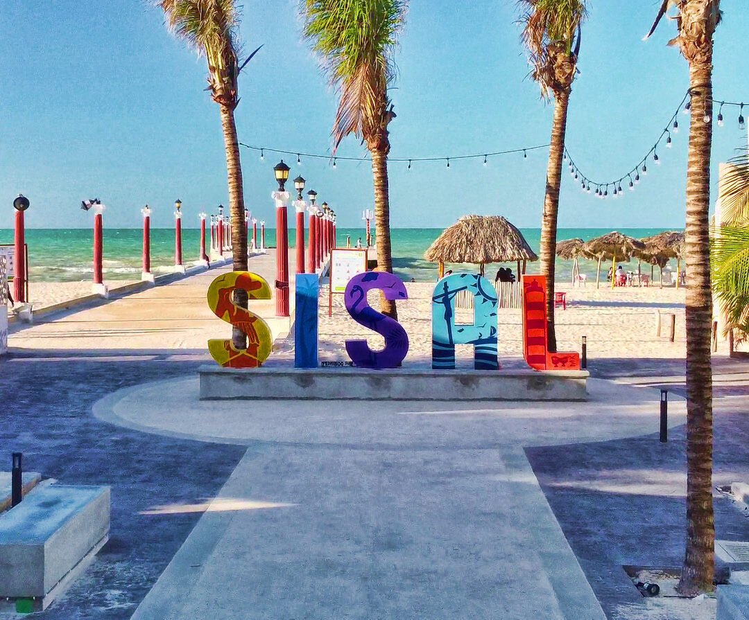 Transporte redondo a Sisal Yucatán en camioneta turística tipo VAN, disponible todos los días con horario de 7:00am &#8211; 7:00pm disfruta 12 horas de tiempo libre