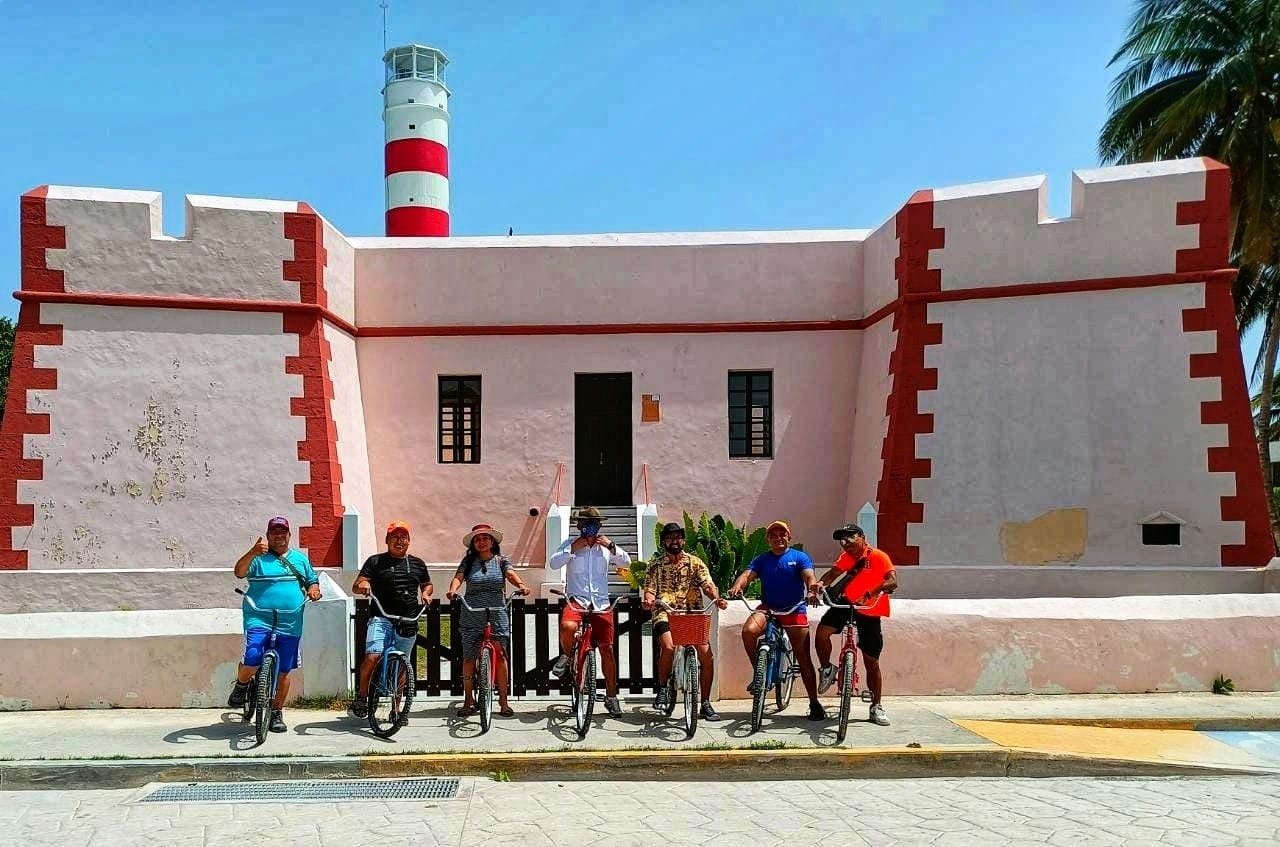 Paseo en bicicleta por el pueblo mágico de Sisal y paseo en kayak por los manglares