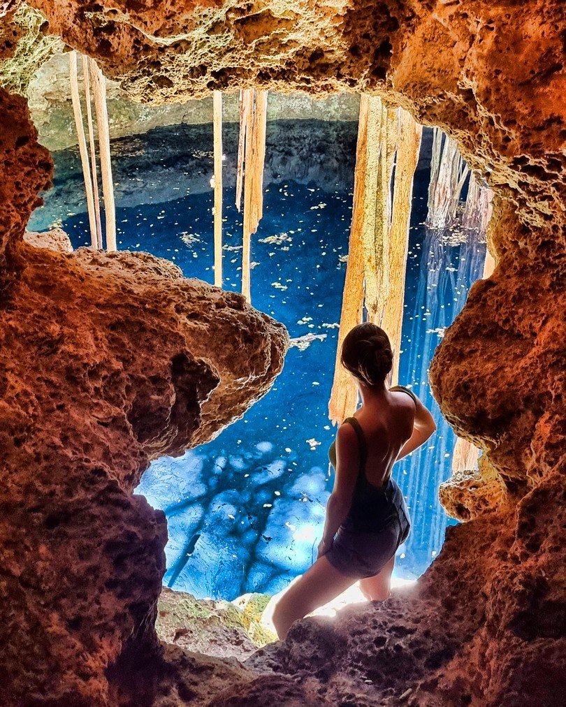 Tour a dos cenotes salvajes sin escaleras escondidos en la selva, visitando «Izamal» el famoso pueblo mágico amarillo, saliendo desde la ciudad de Mérida Yucatán