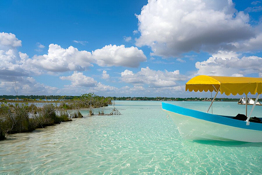 Tour compartido Bacalar + Paseo en lancha + saliendo desde la ciudad de Mérida-> Clásico.