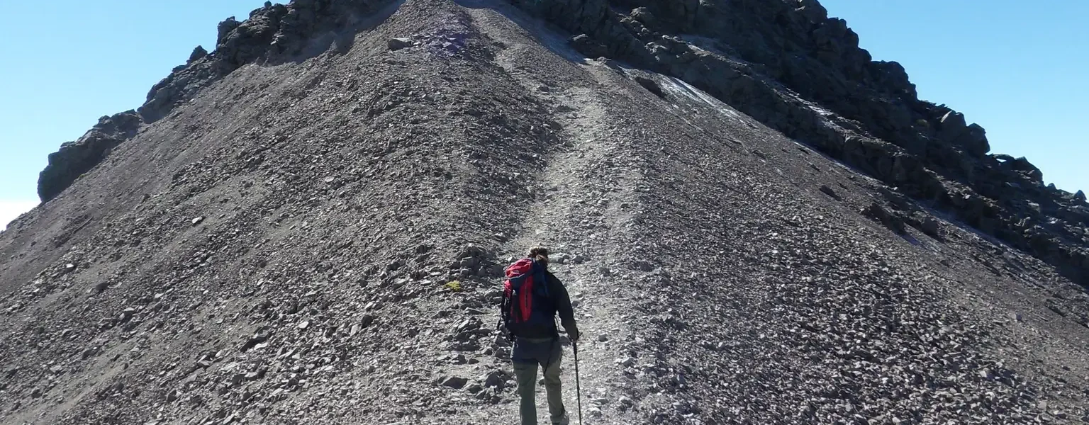 Foto de turista subiendo la Malinche Mexico Expeditions Travel Platform