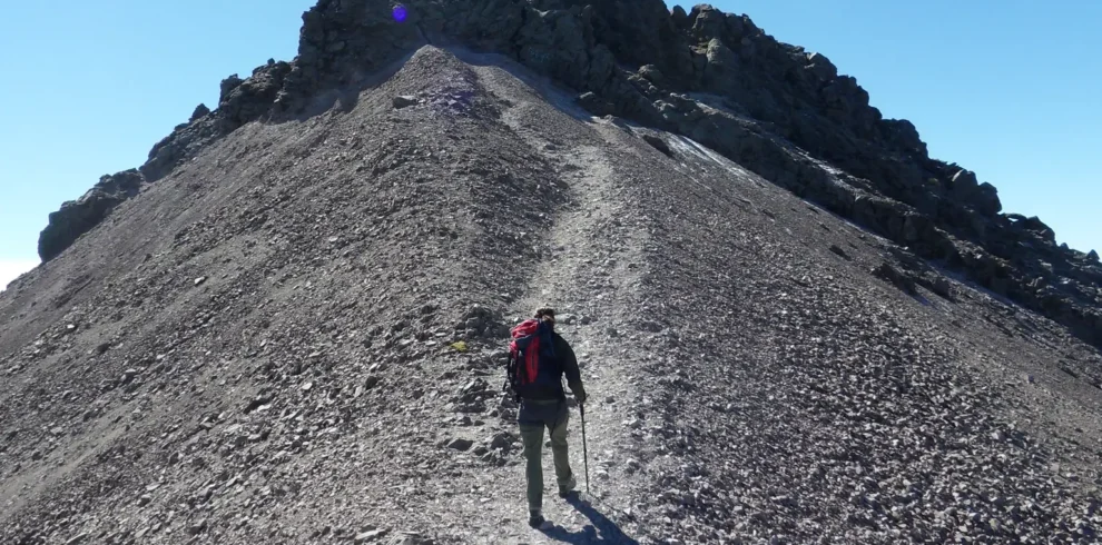 Foto de turista subiendo la Malinche Mexico Expeditions Travel Platform