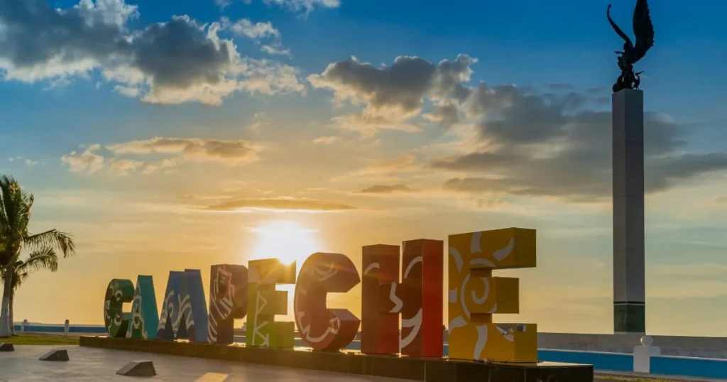 foto del malecon de Campeche Mexico Expeditions Travel Platform